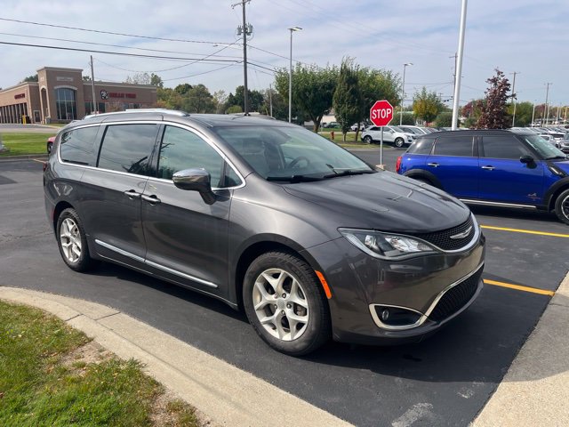 Used 2020 Chrysler Pacifica Limited FWD image 1