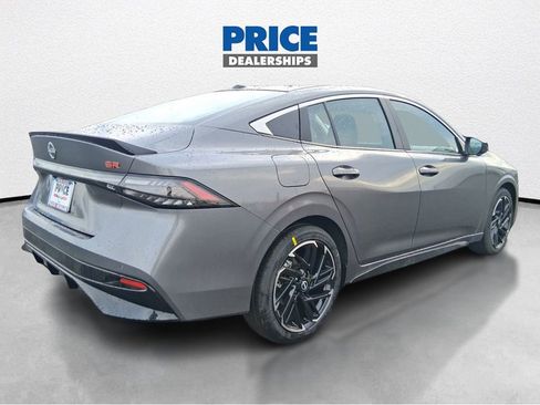 Used 2026 Nissan Sentra SR w/ SR Premium Package FWD image 5