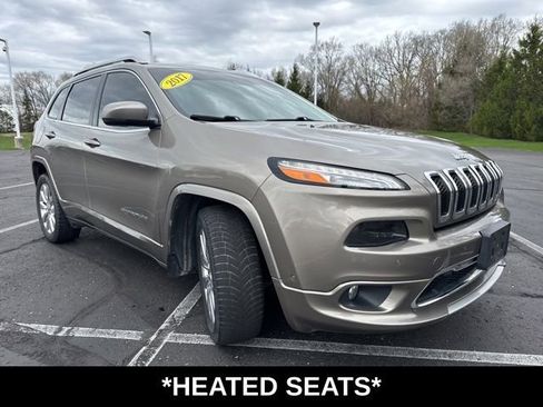 Used 2017 Jeep Cherokee Overland w/ Technology Group FWD image 4