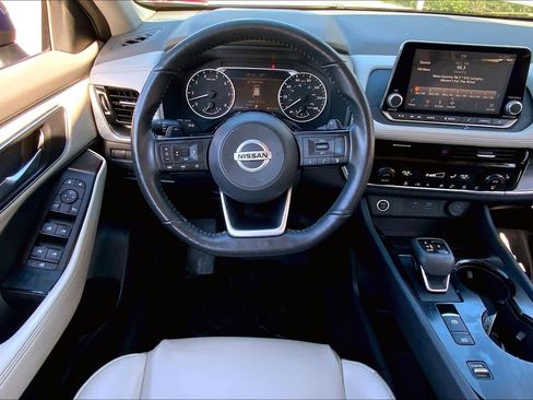 Used 2021 Nissan Rogue SV w/ Premium Package image 5