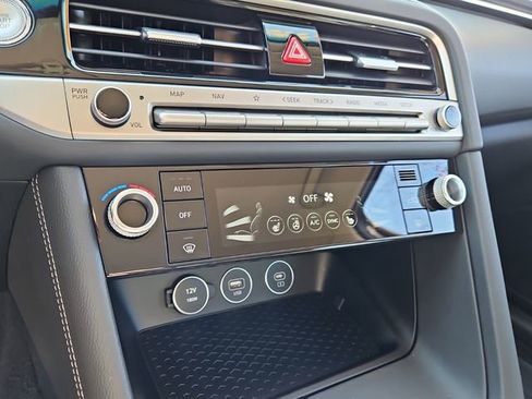 Used 2025 Genesis G70 2.5T image 22