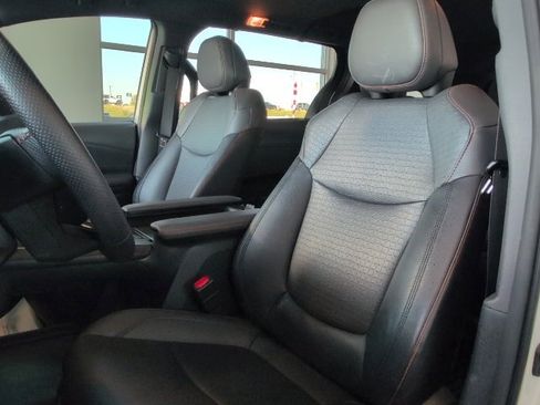 Certified 2022 Toyota Sienna XSE image 15