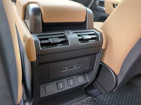 New 2026 Land Rover Defender 110 X-Dynamic SE AWD/4WD image 13