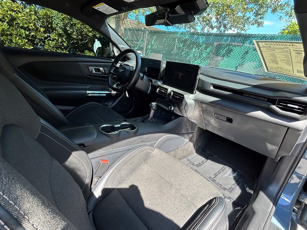 Used 2025 Ford Mustang Coupe RWD image 31