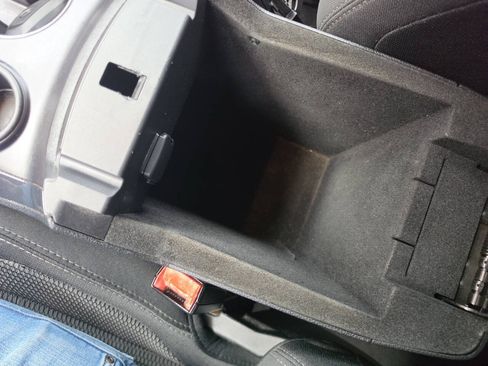 Used 2017 Ford Explorer XLT FWD image 20