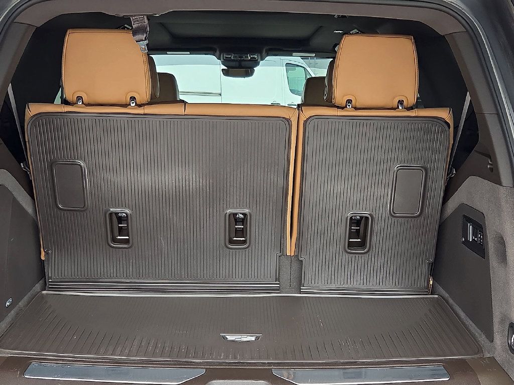 Used 2022 Cadillac Escalade Premium Luxury AWD/4WD image 12