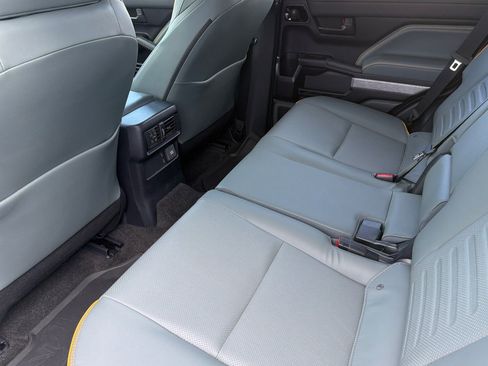 Used 2025 Toyota 4Runner Trailhunter image 12