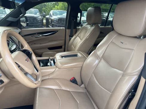 Used 2019 Cadillac Escalade ESV Platinum AWD/4WD image 4