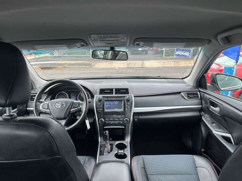 Used 2015 Toyota Camry SE image 29