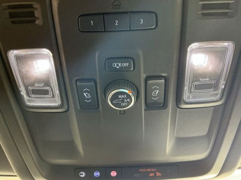 Used 2022 Chevrolet Tahoe Z71 w/ Luxury Package AWD/4WD image 29