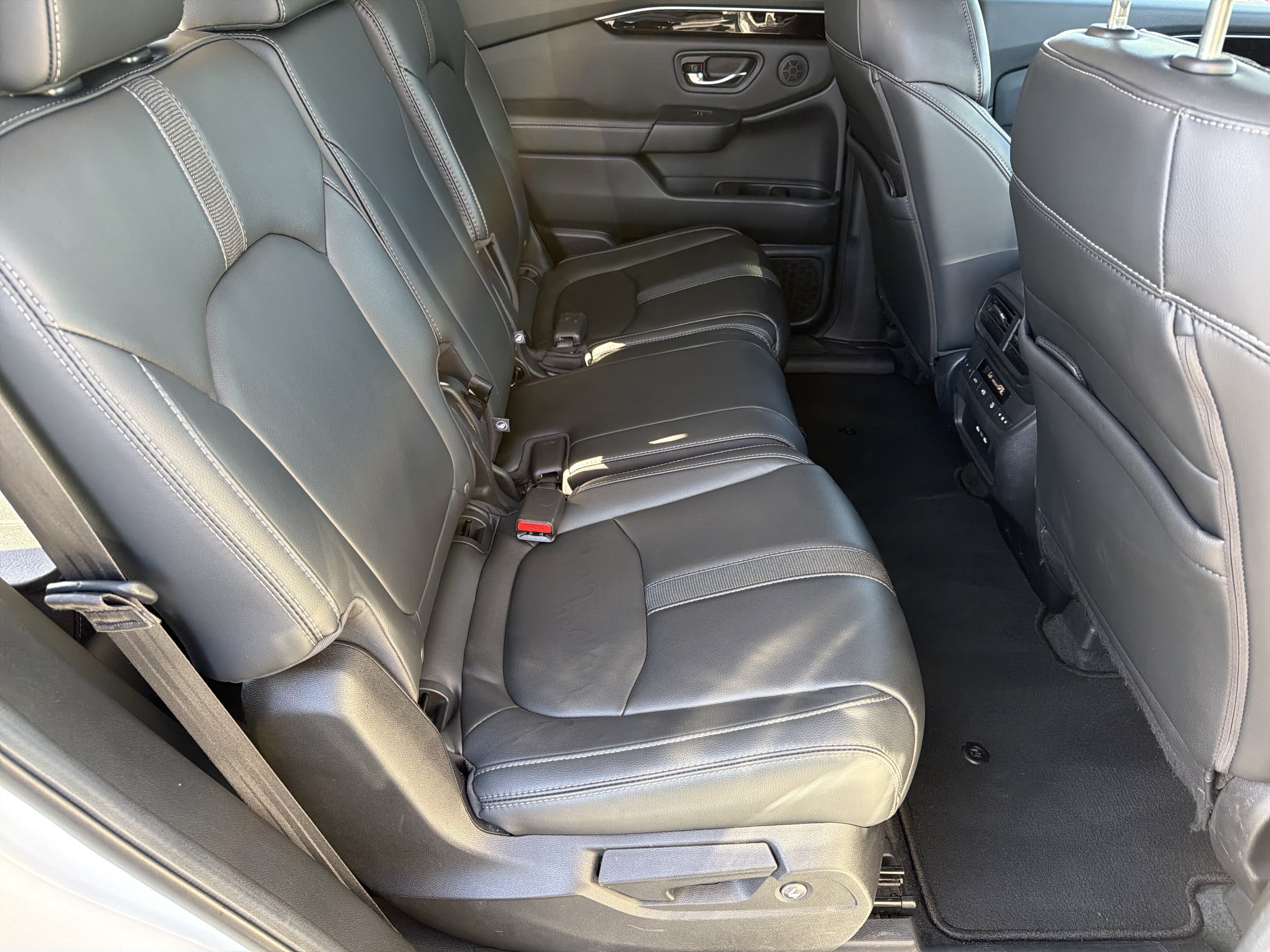 Used 2024 Honda Pilot Touring image 15
