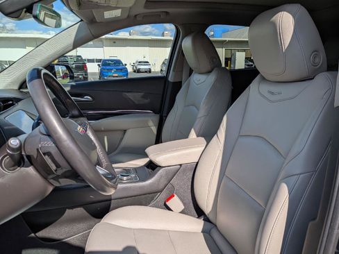 Used 2023 Cadillac XT4 Luxury w/ Cold Weather Package AWD/4WD image 12