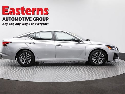 Used 2024 Nissan Altima 2.5 SV image 4