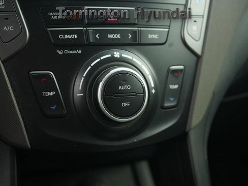 Used 2017 Hyundai Santa Fe SE image 19