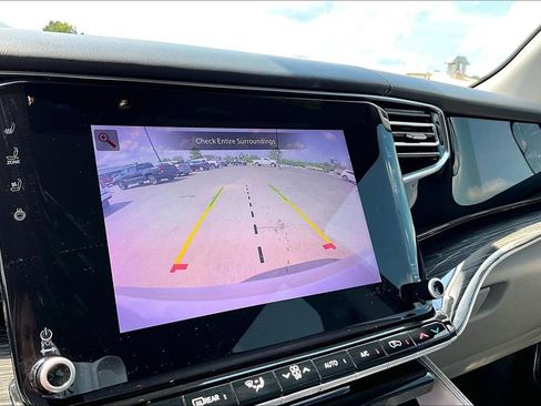 Used 2022 Jeep Wagoneer Series III w/ Flexible Seating Group RWD image 17