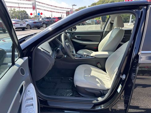 Used 2023 Hyundai Sonata SE w/ Cargo Package image 15