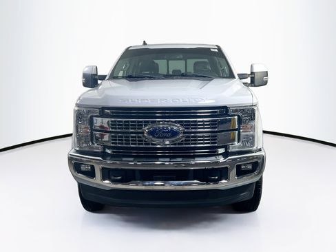 Used 2019 Ford F250 Lariat w/ Lariat Value Package image 2