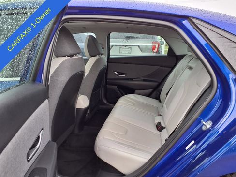 Used 2022 Hyundai Elantra Limited FWD image 11