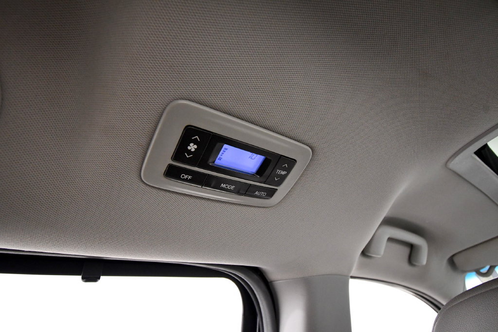 Used 2017 Toyota Sienna XLE Premium FWD image 17