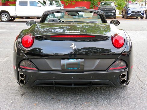 Used 2011 Ferrari California image 13