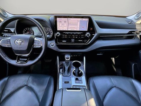 Used 2021 Toyota Highlander Limited FWD image 15