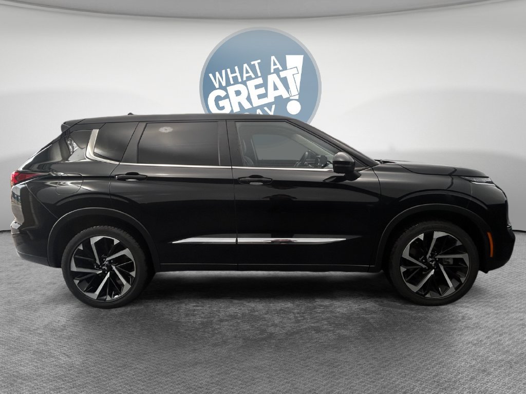 Used 2024 Mitsubishi Outlander SE AWD/4WD image 2