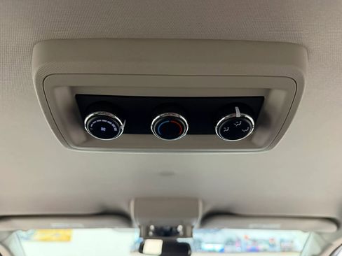 Used 2019 Dodge Grand Caravan SE image 45