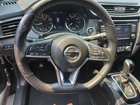 Used 2018 Nissan Rogue SV AWD/4WD image 18