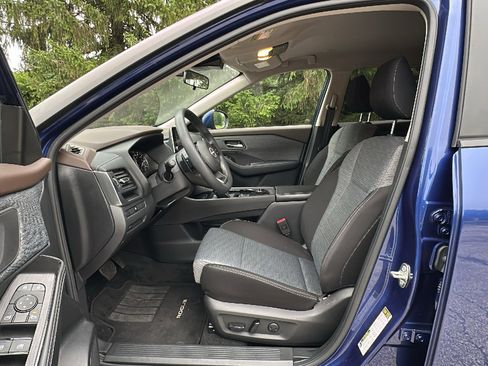 Certified 2023 Nissan Rogue SV image 11