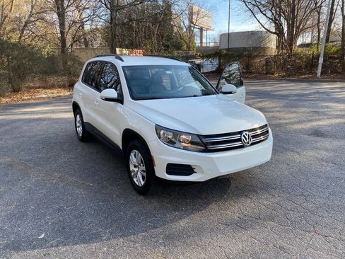 Used 2017 Volkswagen Tiguan S image 50