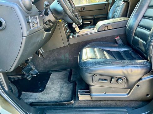 Used 2005 HUMMER H2 Luxury w/ Preferred Equipment Group image 12