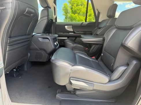Used 2025 Ford Expedition Max Platinum AWD/4WD image 24