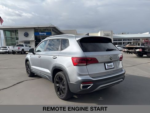 Used 2022 Volkswagen Taos SE w/ Panoramic Sunroof Package image 5