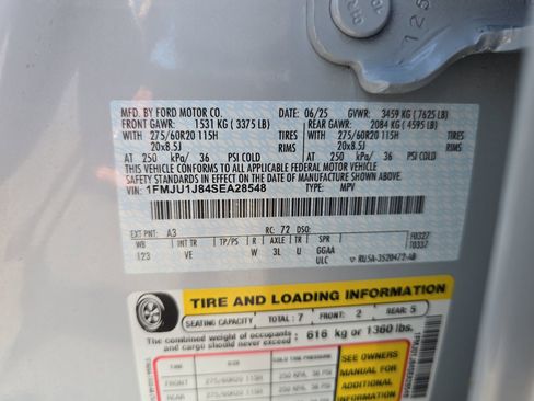 Used 2025 Ford Expedition Active image 32