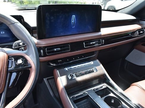 Used 2026 Lincoln Aviator Reserve AWD/4WD image 9