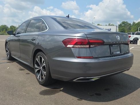 Used 2022 Volkswagen Passat 2.0T SE FWD image 11