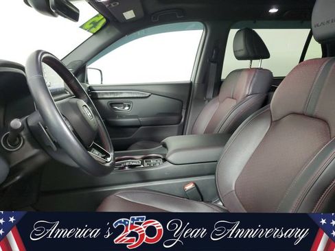 Used 2025 Honda Pilot Black Edition image 23