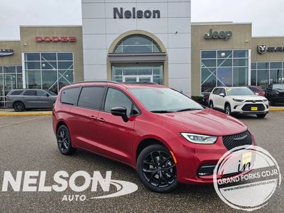 New 2026 Chrysler Pacifica Limited w/ S Appearance Package