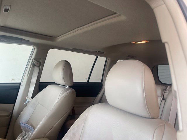 Used 2012 Toyota Highlander Limited w/ Tow Pkg FWD image 14