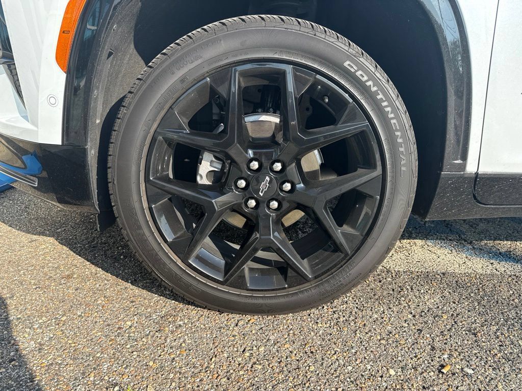 Used 2026 Chevrolet Traverse RS w/ LPO, Floor Liner Package FWD image 9