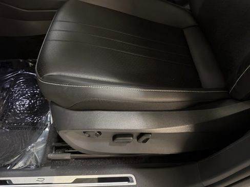 Certified 2024 Volkswagen Tiguan SE R-Line w/ MDO Package, Three-Row image 17