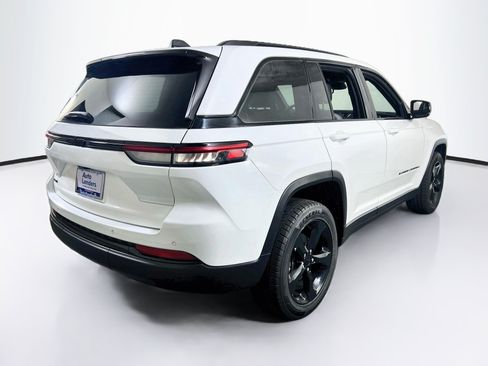 Used 2023 Jeep Grand Cherokee Altitude AWD/4WD image 5