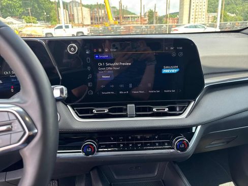 Used 2025 Chevrolet Equinox LT w/ Convenience Package II AWD/4WD image 16