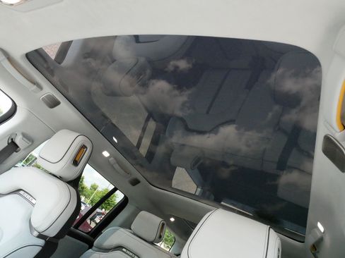 Used 2023 Rivian R1S Adventure AWD/4WD image 30