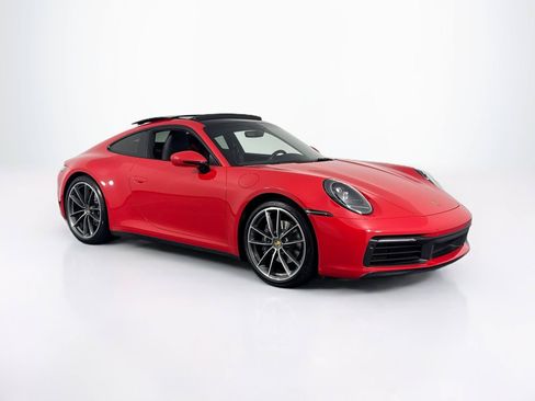 Used 2020 Porsche 911 Carrera RWD image 3