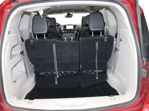 Used 2024 Chrysler Pacifica Touring-L FWD image 14