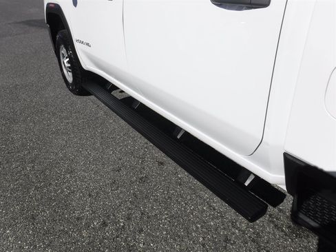 Used 2022 GMC Sierra 2500 Pro w/ Convenience Package image 9