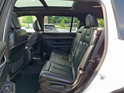 Certified 2024 Jeep Grand Cherokee L Limited AWD/4WD image 10