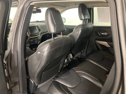 Used 2018 Jeep Cherokee Limited w/ Technology Group image 14