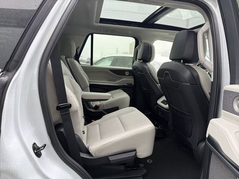 New 2025 Lincoln Navigator Reserve image 8